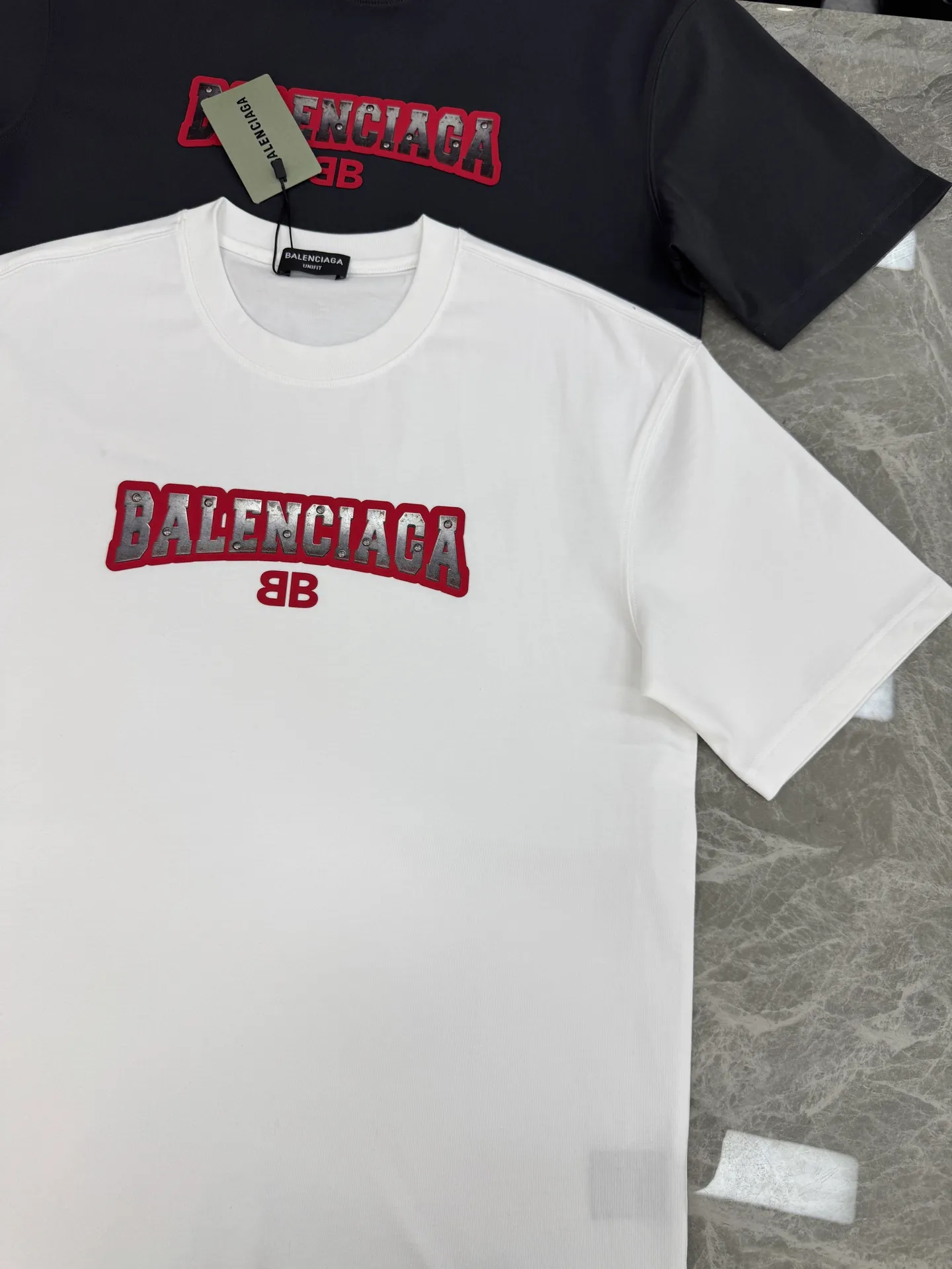 ⚜️ Balenciaga New Arrival T . Same Style❤️ +Red ， ！Silver ， ，BB ✨ Quality 280g ， Breathable， 。Balenciaga ， ， ！🔥 ！ ：Black.White.Dark Gray.Sizes：S-3XL ‼️（175/145 L）